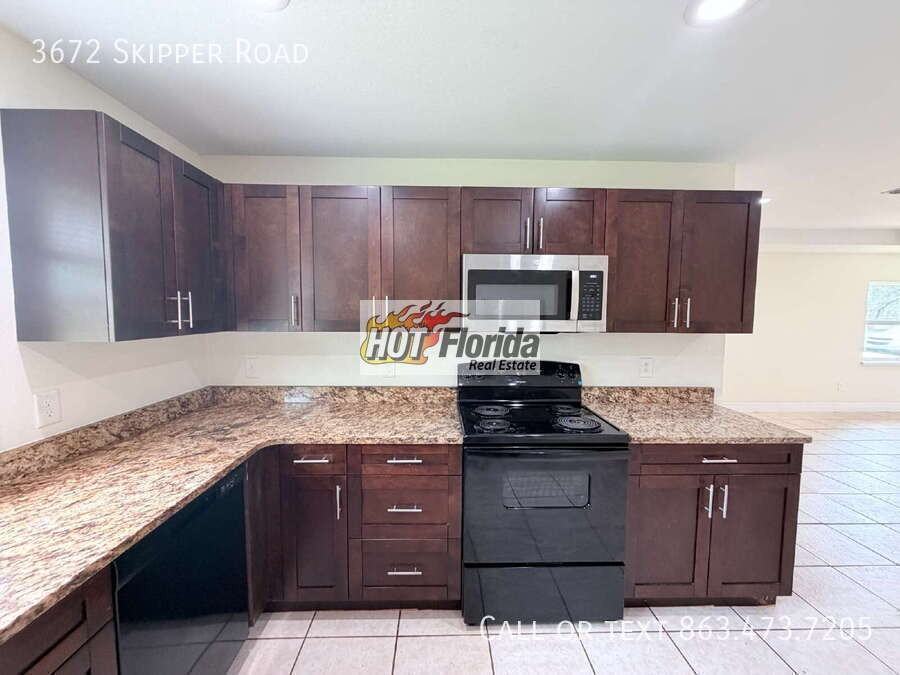 3672 Skipper Rd - Photo 6 of 20