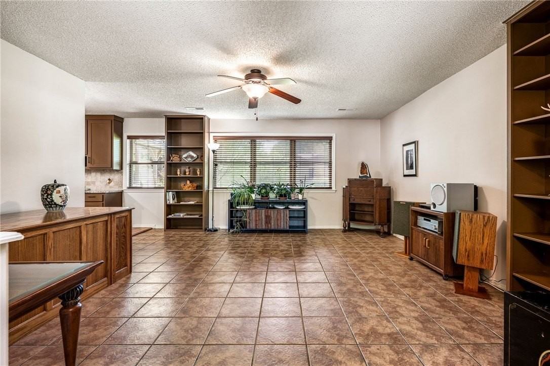 2917 N Mayberry Ln - Photo 5 of 17