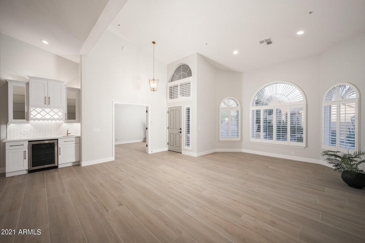 19330 N 88th Way - Photo 6 of 35