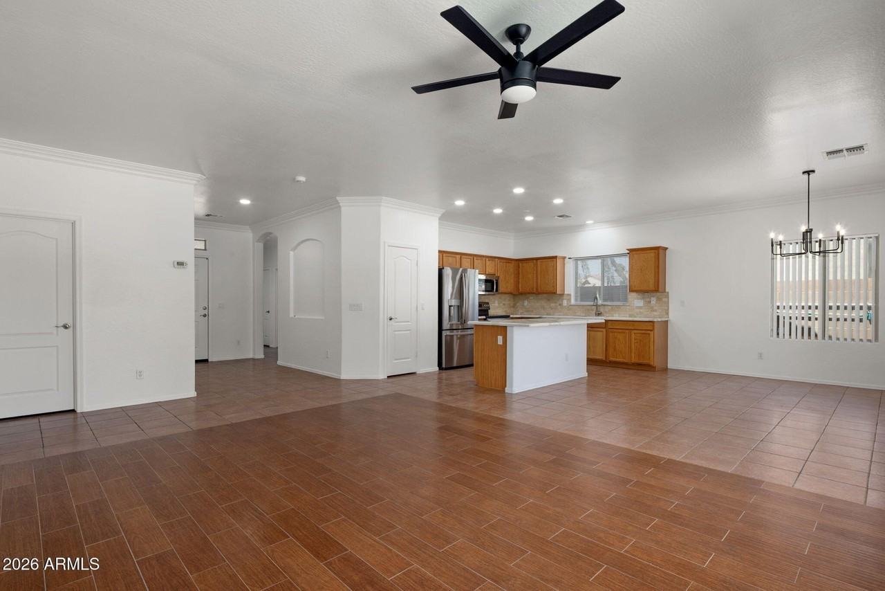 17862 W Caribbean Ln - Photo 5 of 29