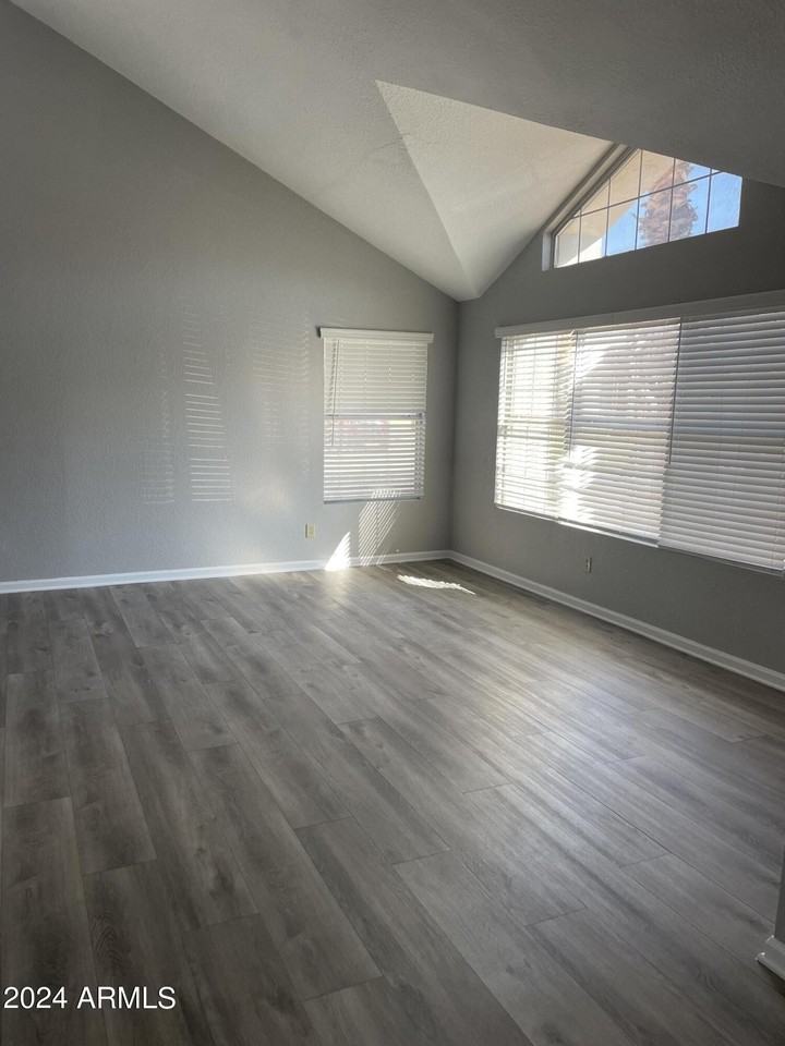 456 E Silver Creek Rd - Photo 3 of 24
