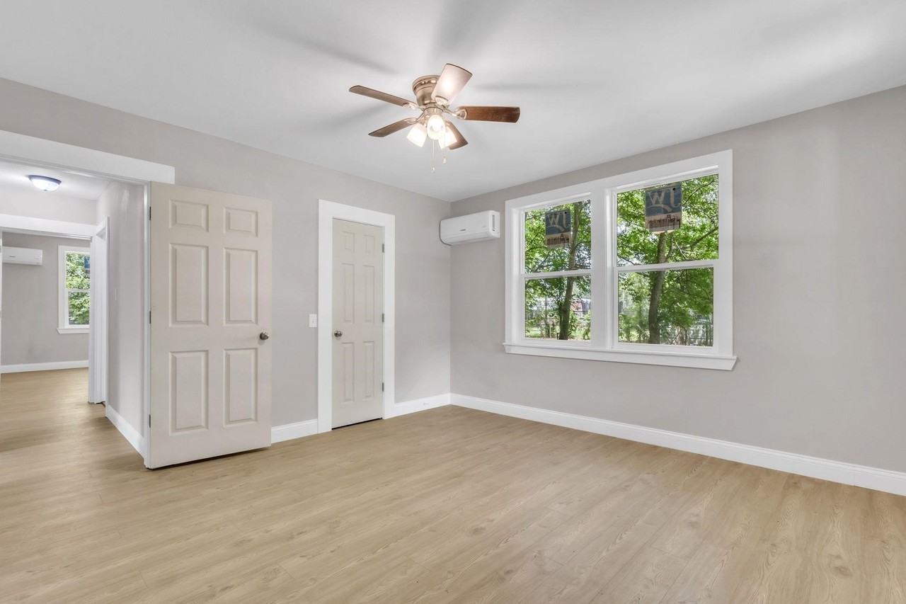 584 Anchor St - Photo 7 of 9