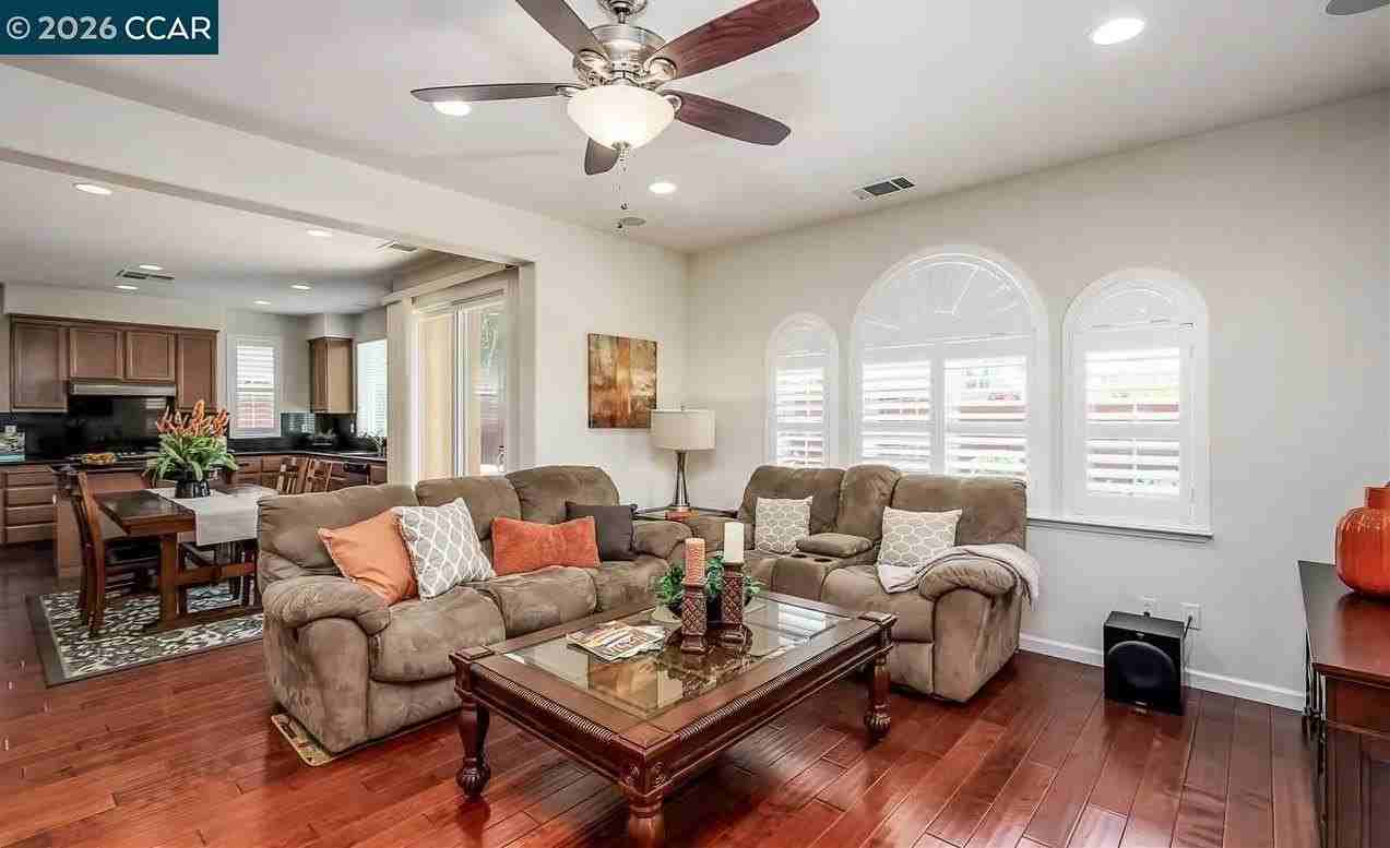 2077 Arlington Way - Photo 3 of 7