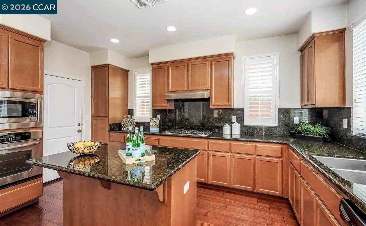 2077 Arlington Way - Photo 4 of 7