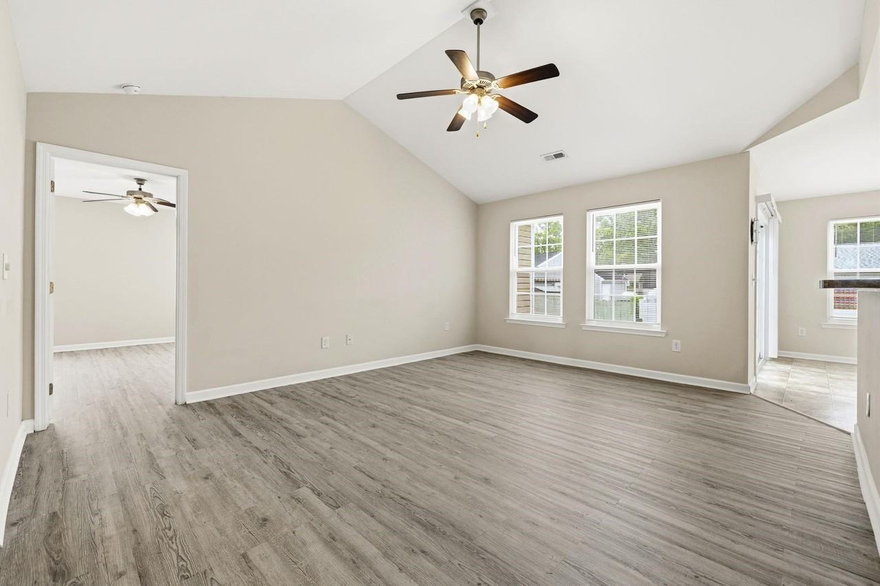 2375 Morlynn Dr - Photo 4 of 38