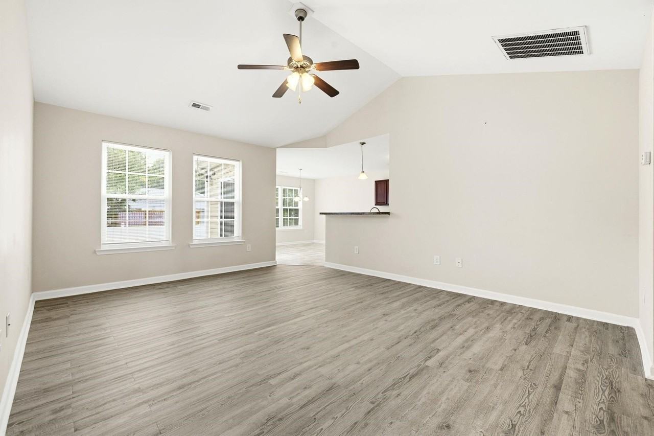 2375 Morlynn Dr - Photo 5 of 38