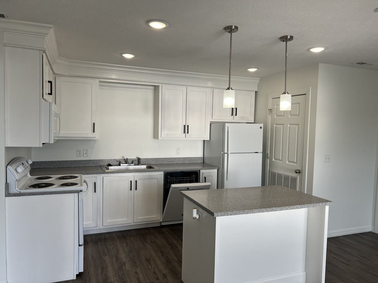 6196 Commerce Drive - Photo 5 of 7