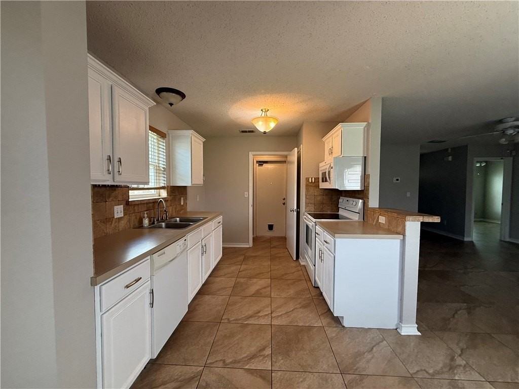 1013 Cupertino St - Photo 5 of 20