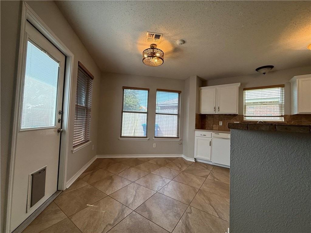1013 Cupertino St - Photo 6 of 20
