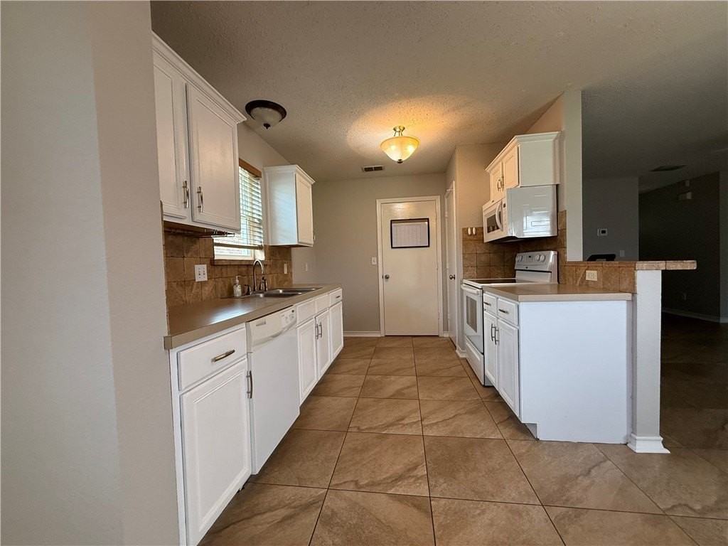 1013 Cupertino St - Photo 7 of 20