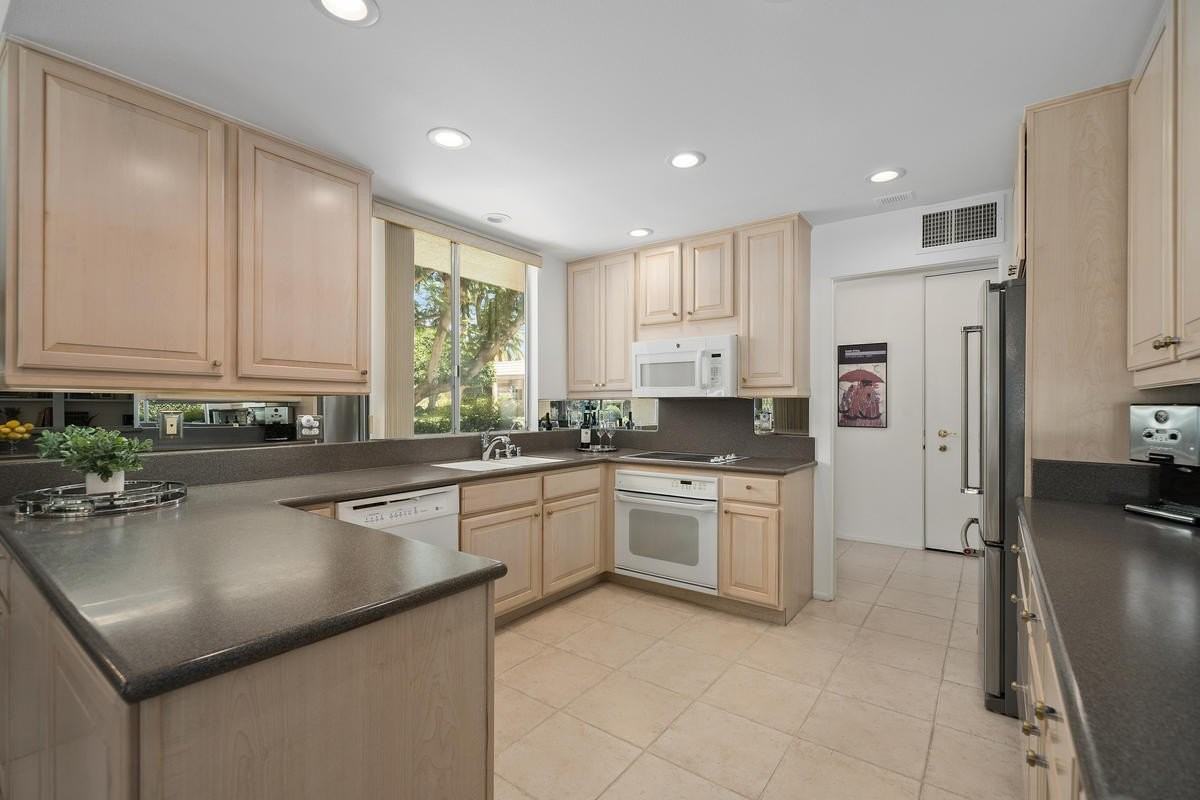 76895 Lark Dr - Photo 4 of 25