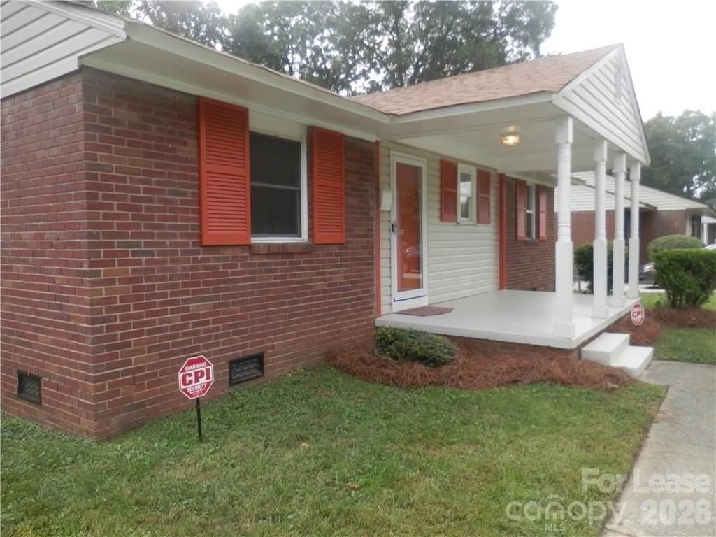 2827 Burbank Dr - Photo 2 of 20