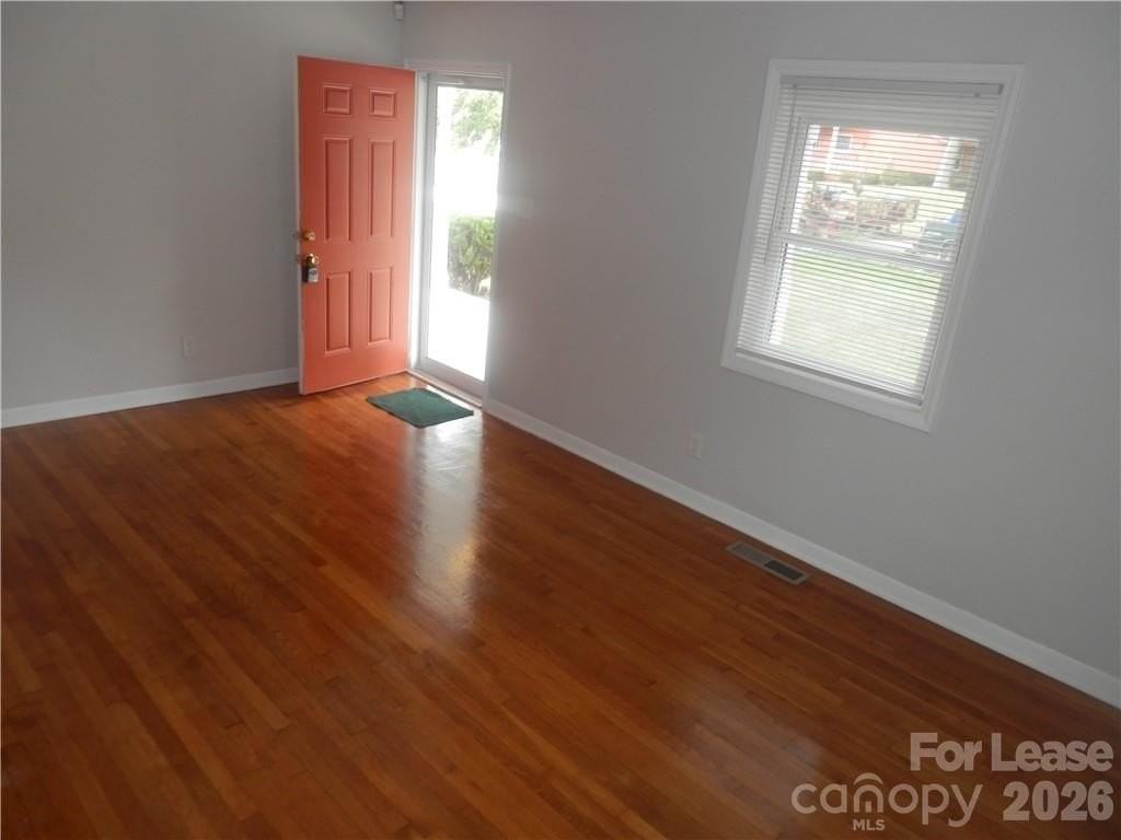 2827 Burbank Dr - Photo 4 of 20
