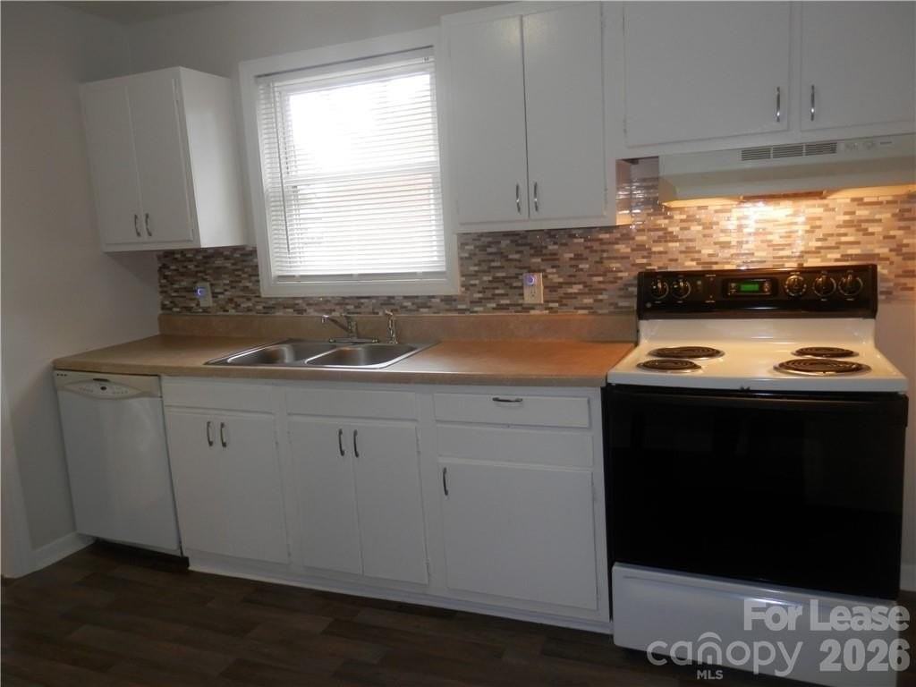 2827 Burbank Dr - Photo 6 of 20