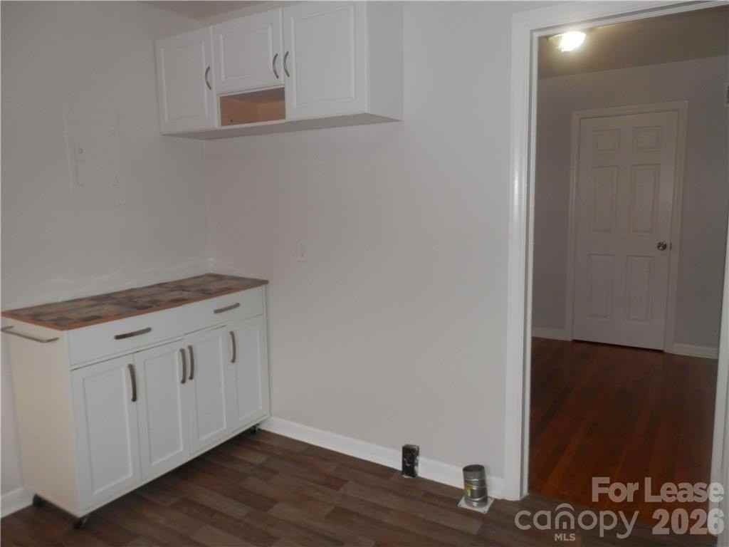 2827 Burbank Dr - Photo 7 of 20
