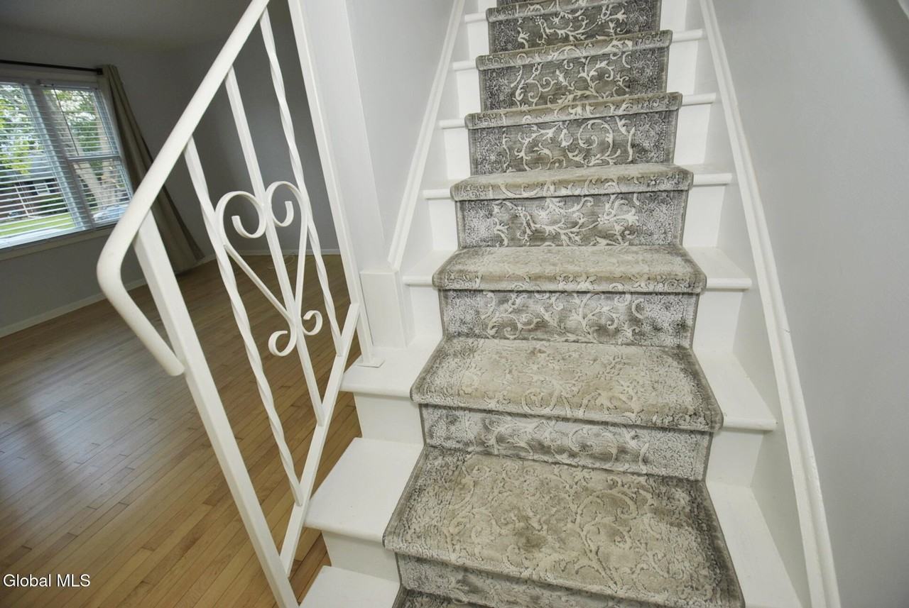33A Ledgewood Dr #A - Photo 5 of 8
