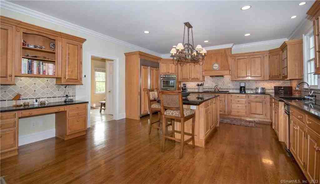52 Twin Pond Ln - Photo 7 of 22