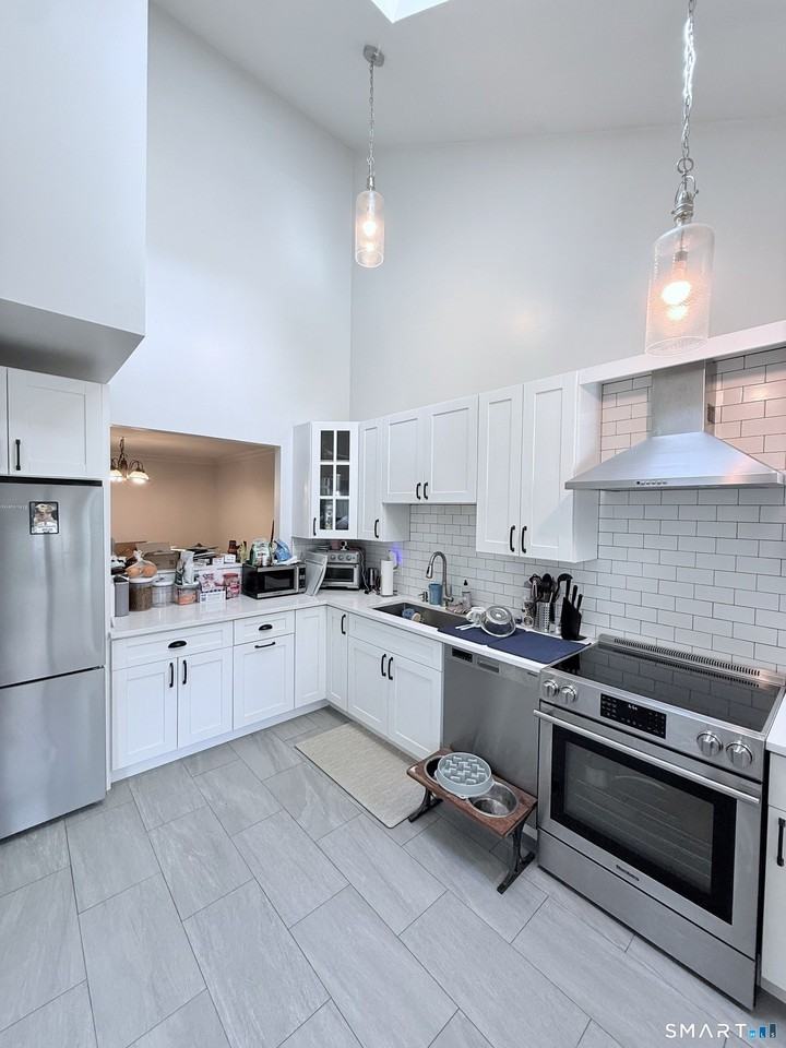 2289 Bedford St #D13 - Photo 7 of 37