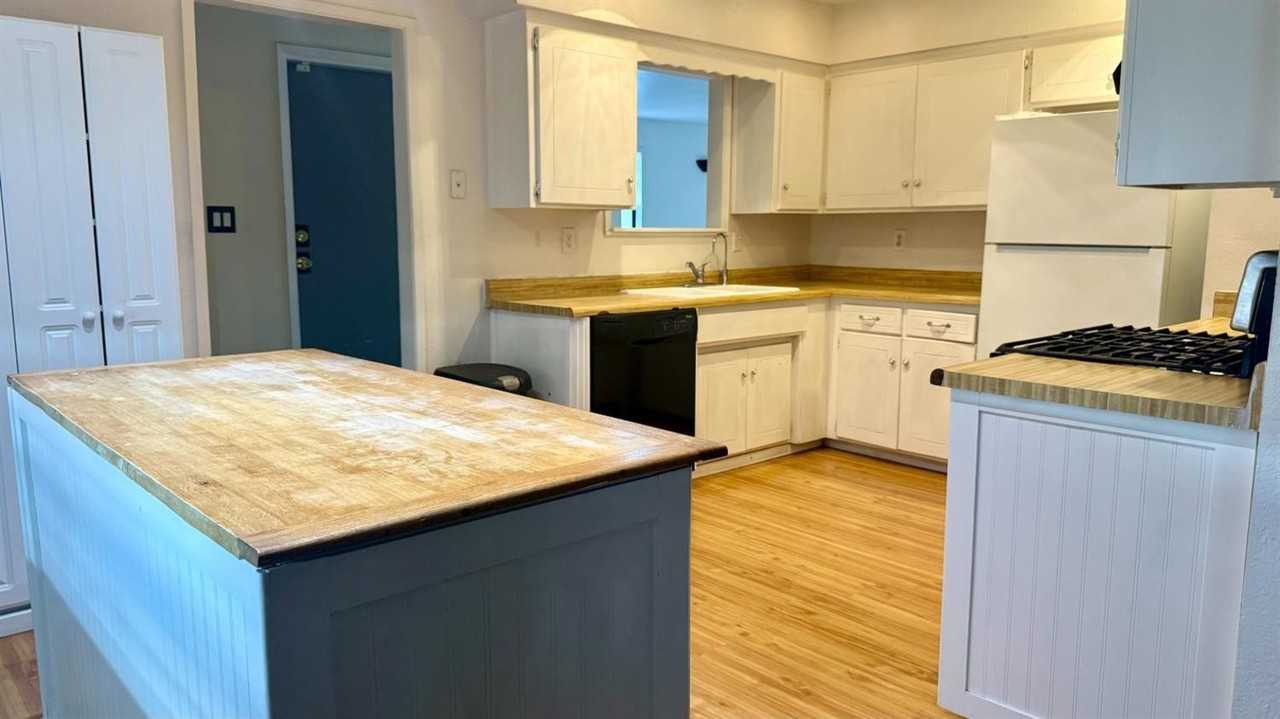 1239 Chittenden Ave - Photo 3 of 18