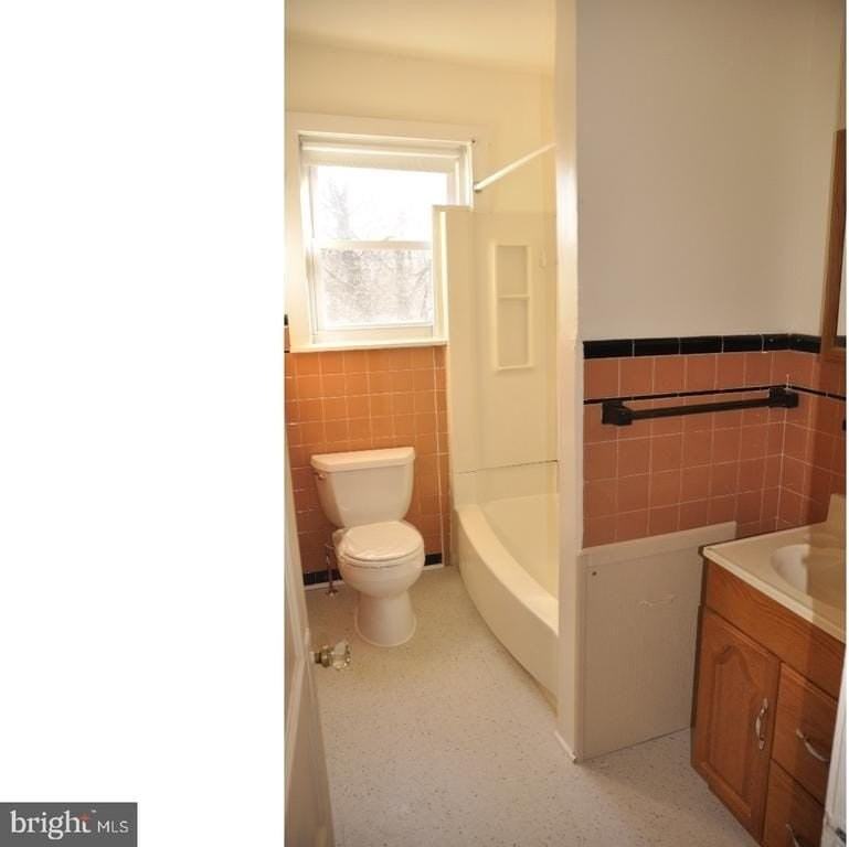 80 Norman Ave #B - Photo 6 of 8