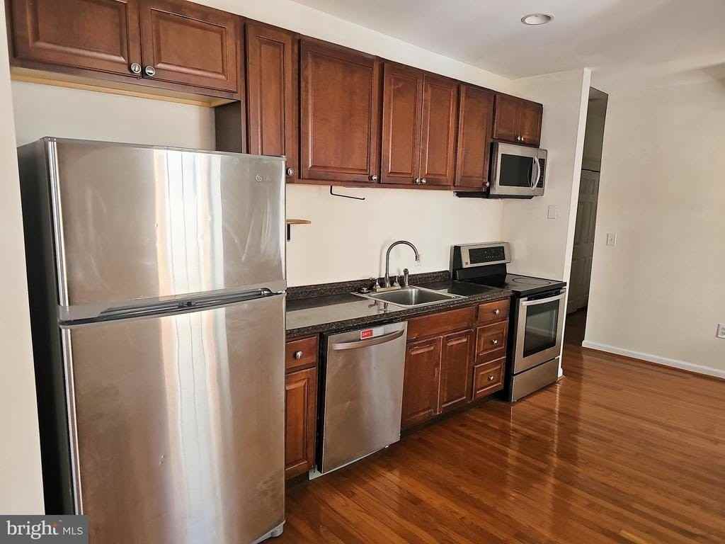 927 N 6th St #3 - Photo 6 of 26