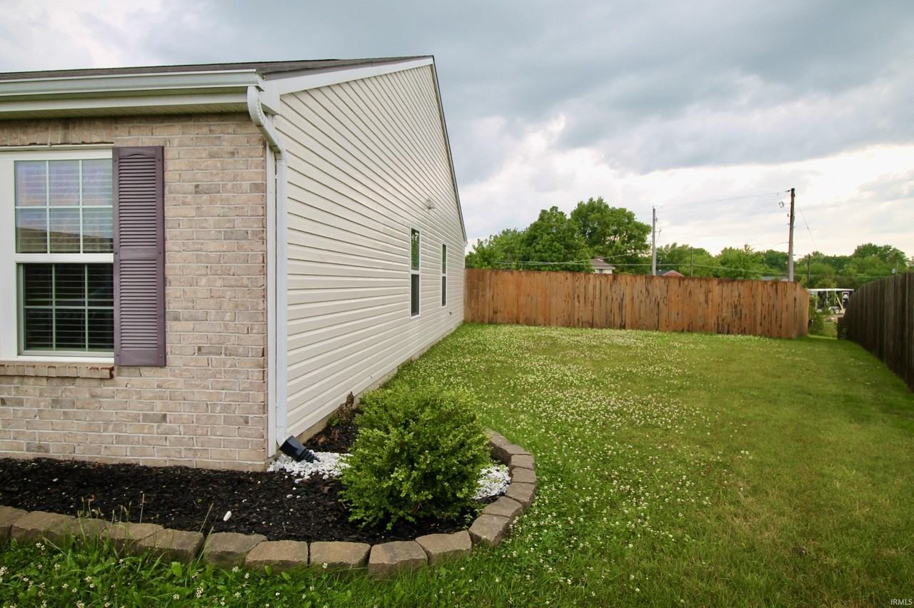 10153 Archstone Cv - Photo 2 of 16