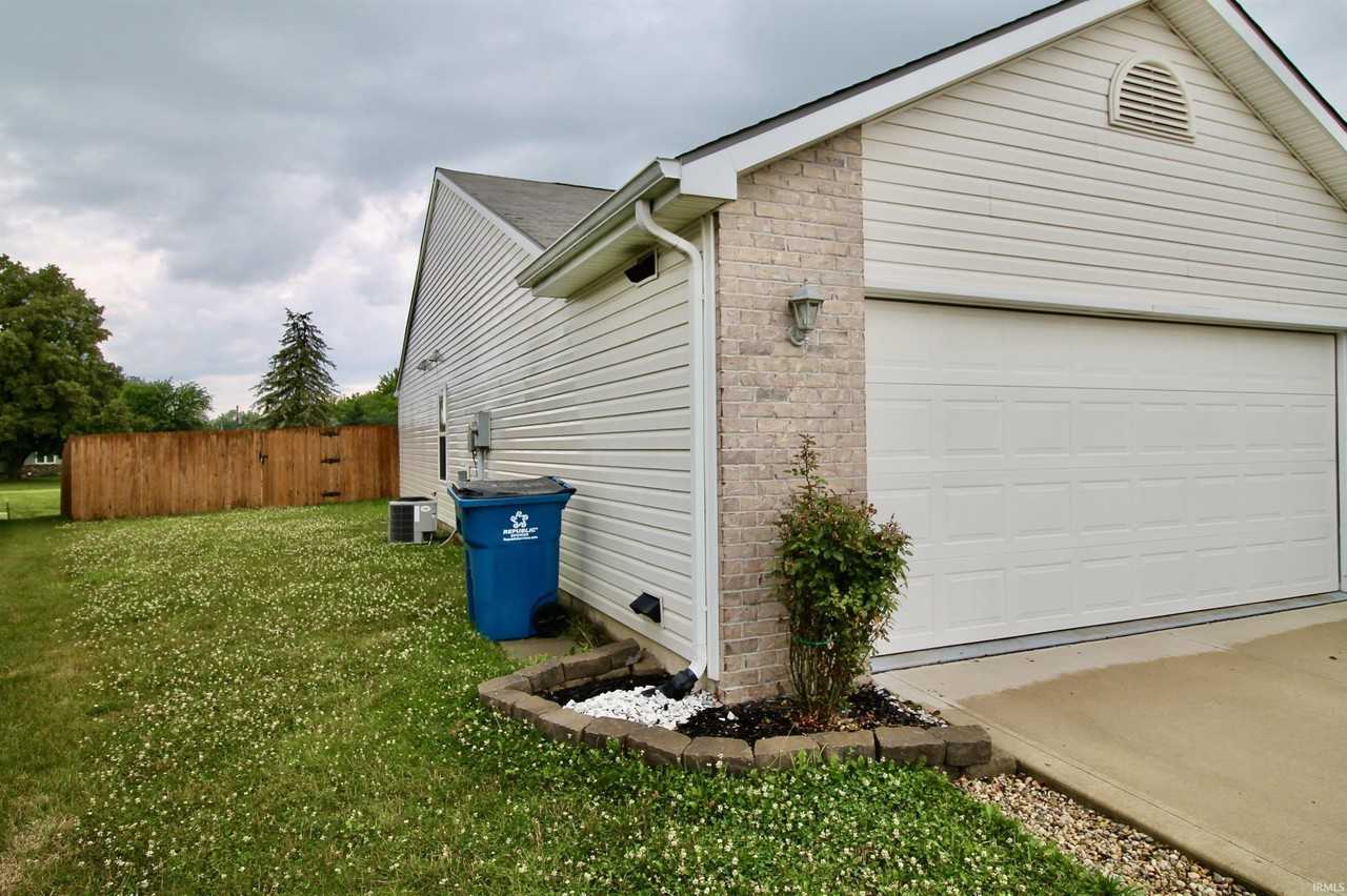 10153 Archstone Cv - Photo 3 of 16
