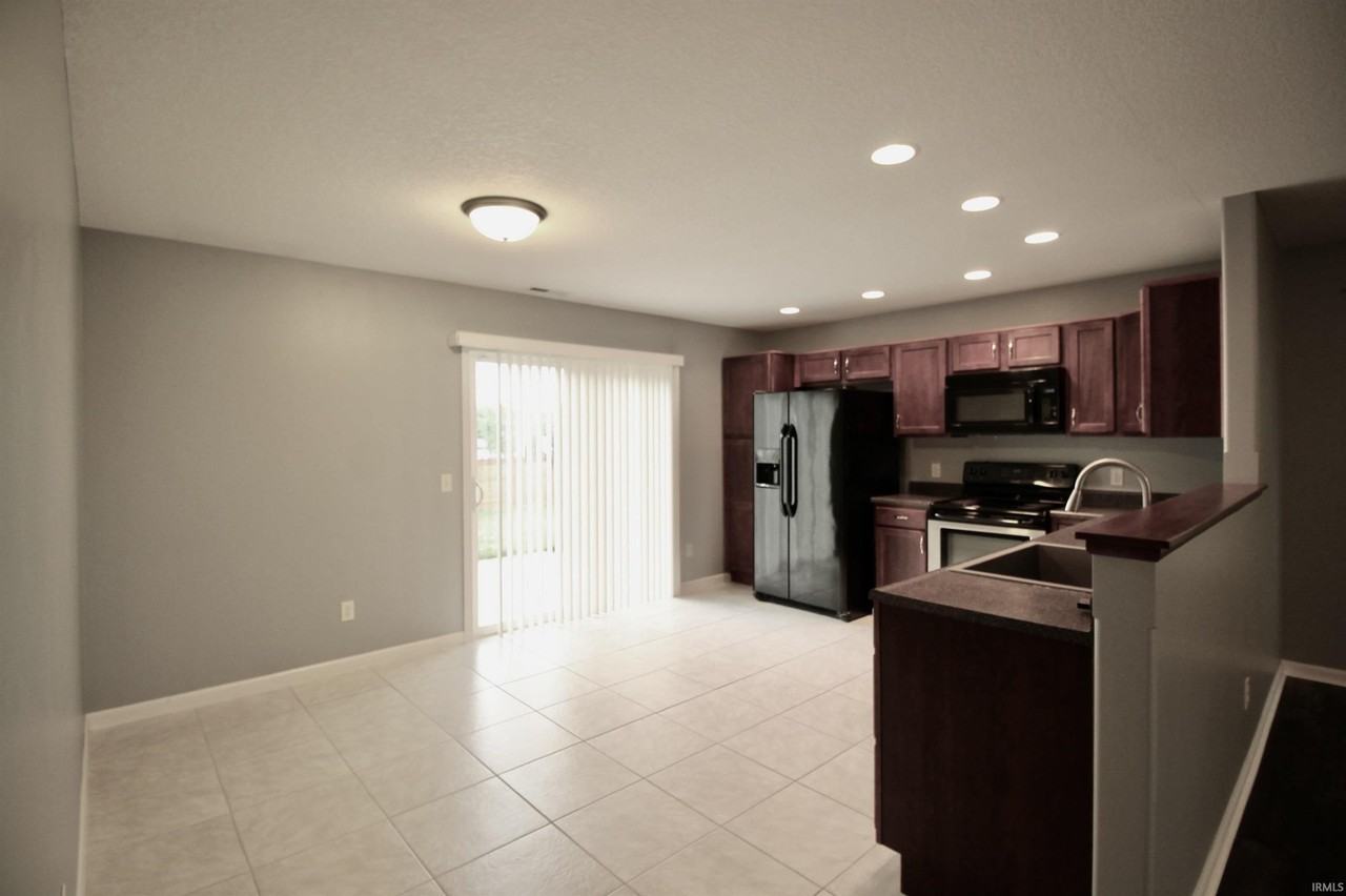 10153 Archstone Cv - Photo 6 of 16