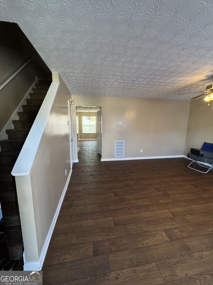5869 Strathmoor Manor Cir - Photo 2 of 13