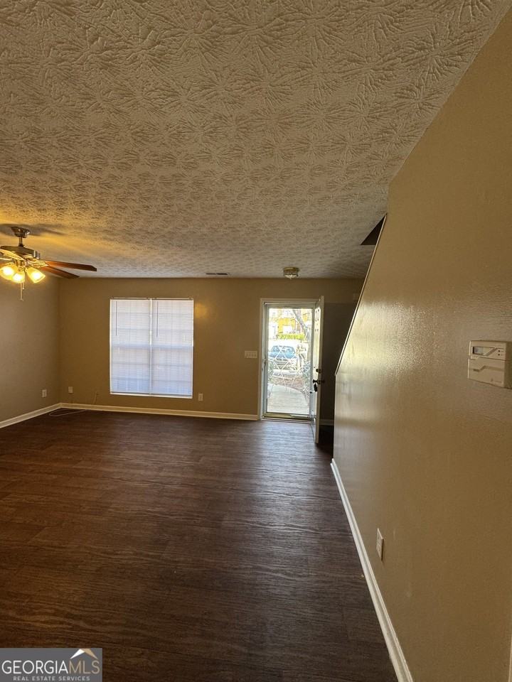5869 Strathmoor Manor Cir - Photo 3 of 13