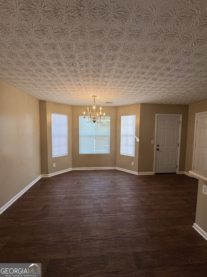 5869 Strathmoor Manor Cir - Photo 5 of 13