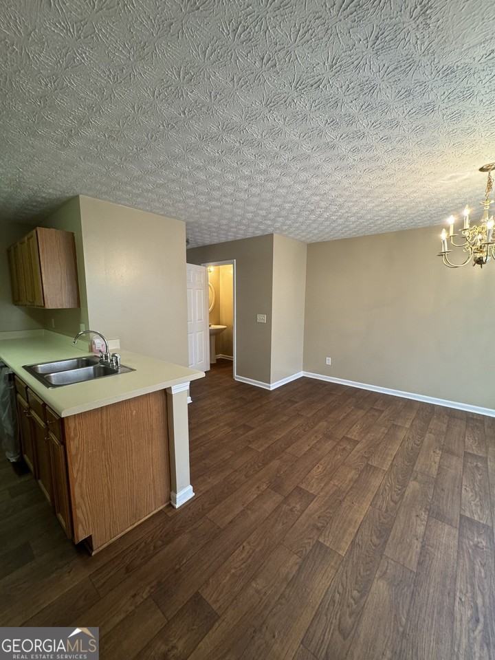 5869 Strathmoor Manor Cir - Photo 7 of 13