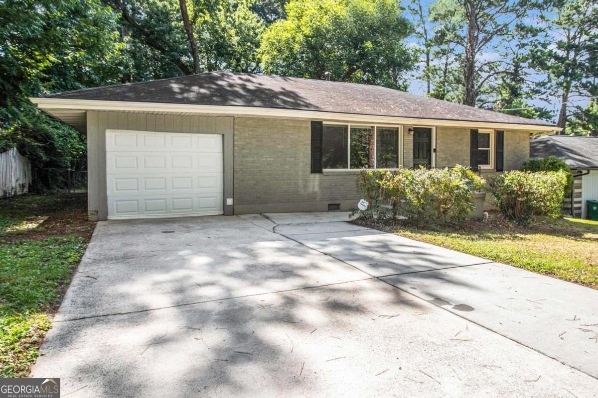 1686 Derrill Dr - Photo 4 of 26
