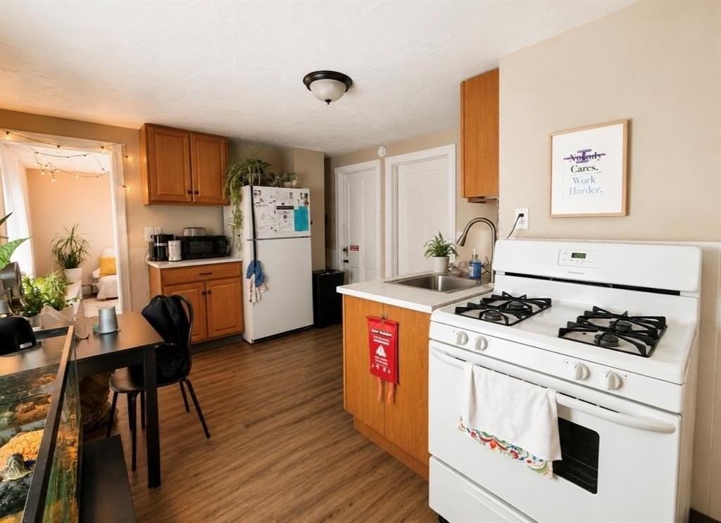 143 Harrison St #2 - Photo 3 of 11