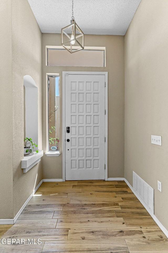 6401 Franklin Ridge Dr - Photo 4 of 32