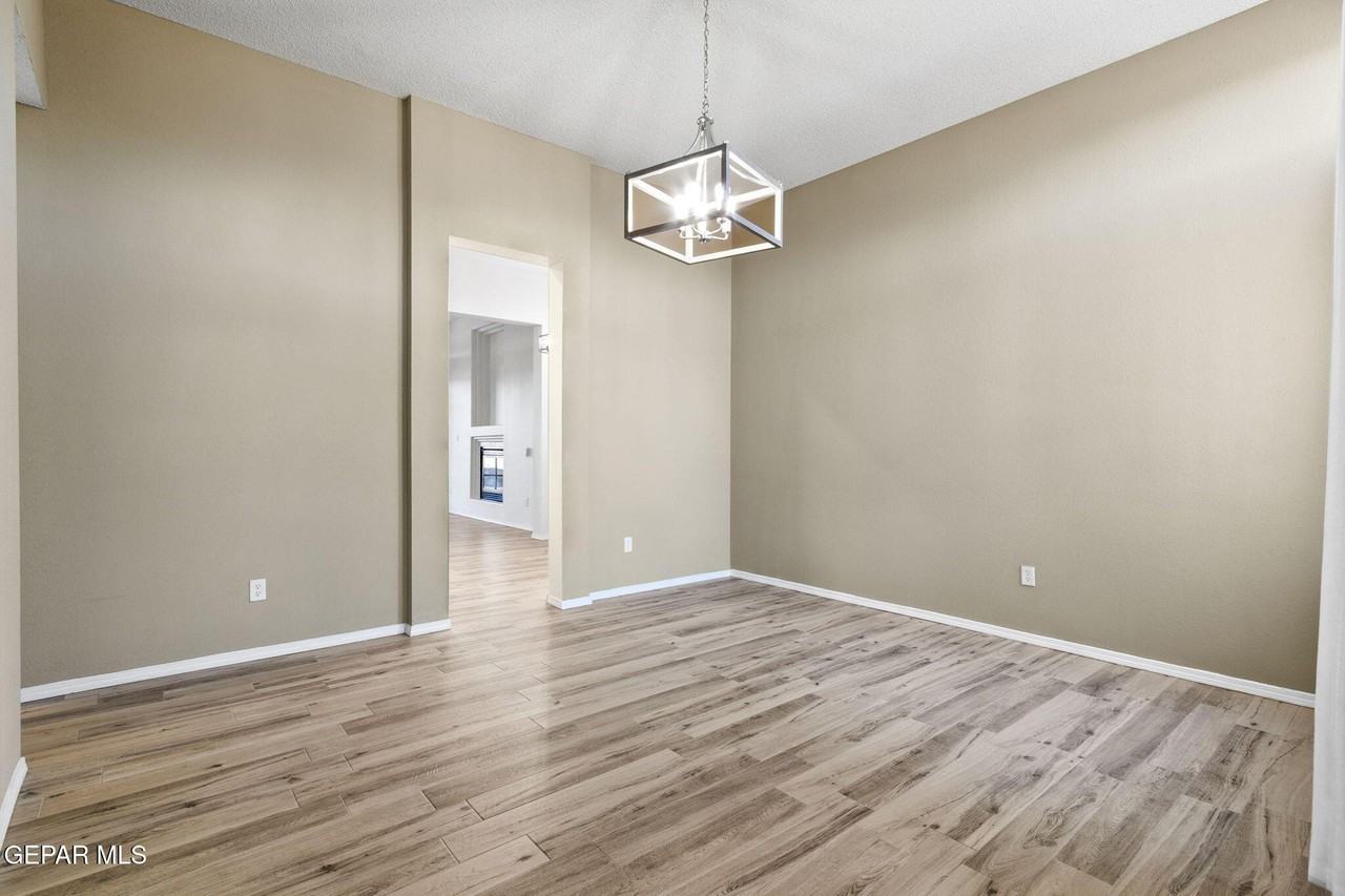 6401 Franklin Ridge Dr - Photo 5 of 32