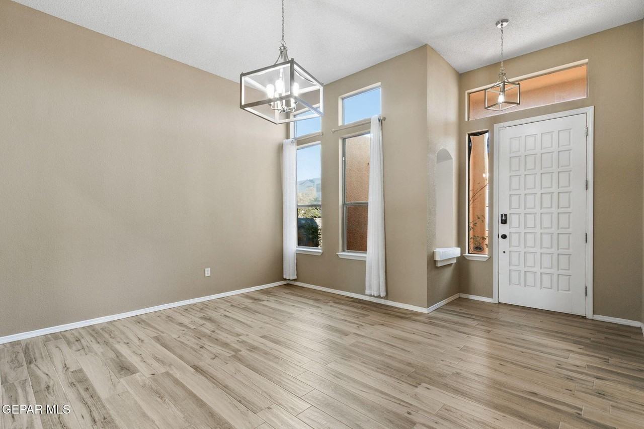 6401 Franklin Ridge Dr - Photo 6 of 32