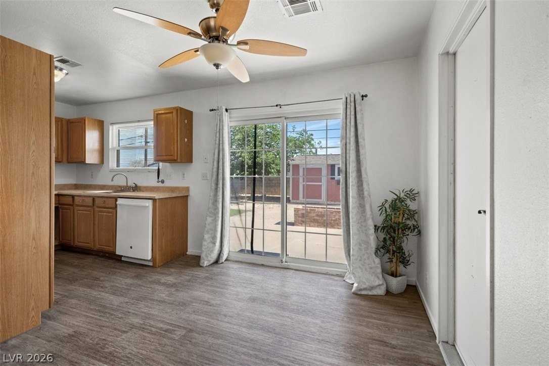 245 Meyers Ave - Photo 4 of 18