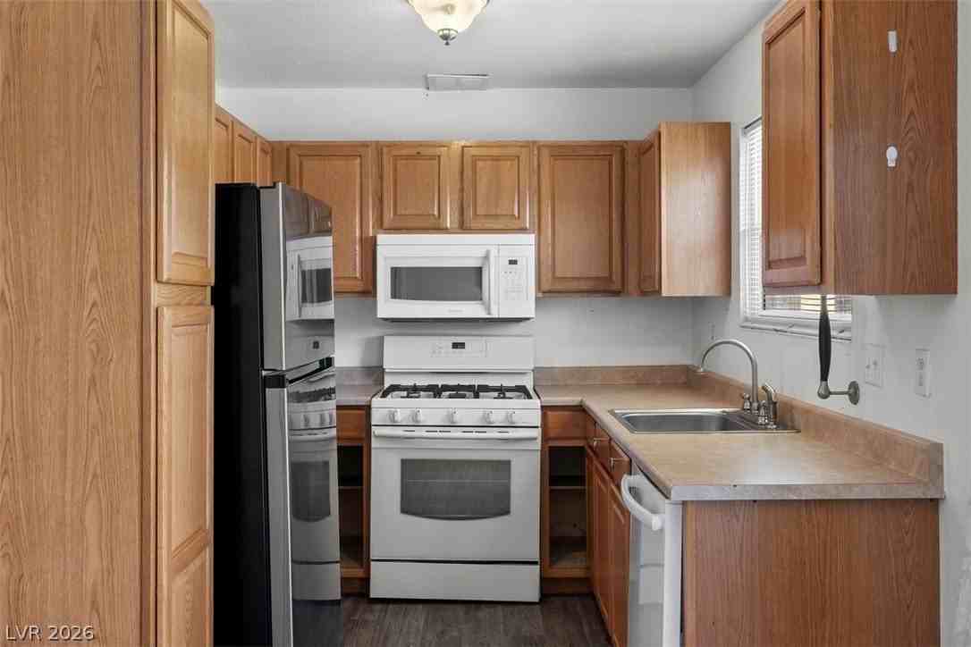 245 Meyers Ave - Photo 7 of 18