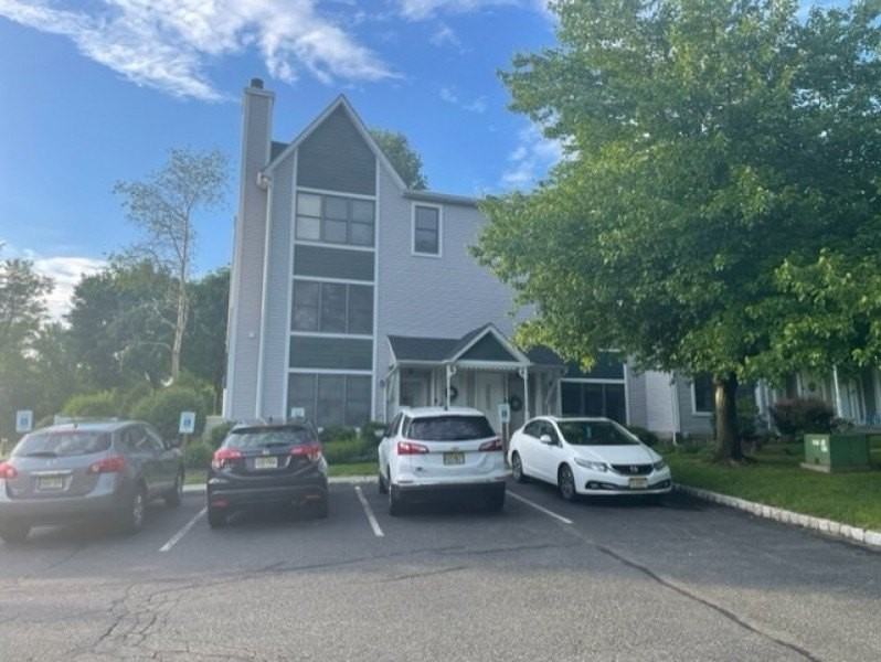 102 Burlington Ct #102 - Photo 2 of 3