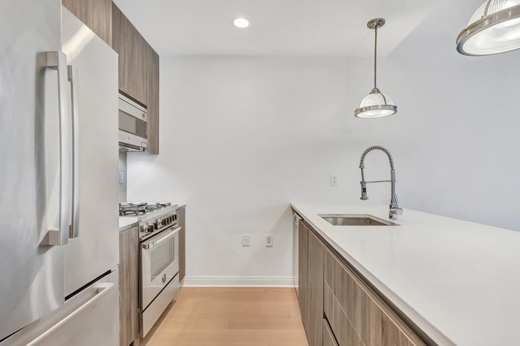160 1st St #910 - Photo 3 of 20