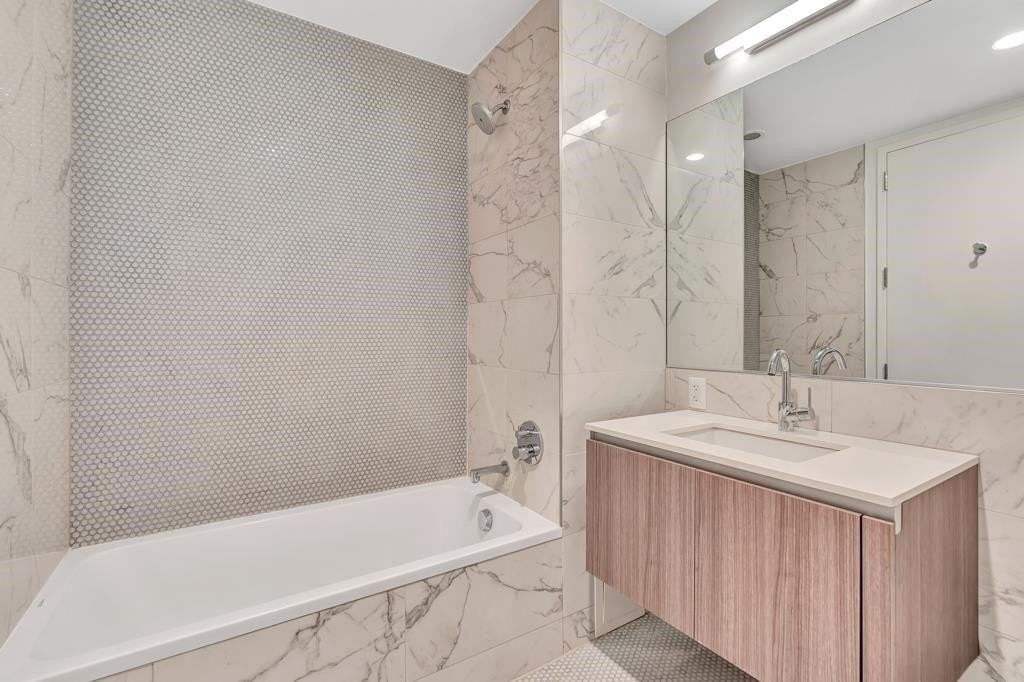 160 1st St #910 - Photo 6 of 20