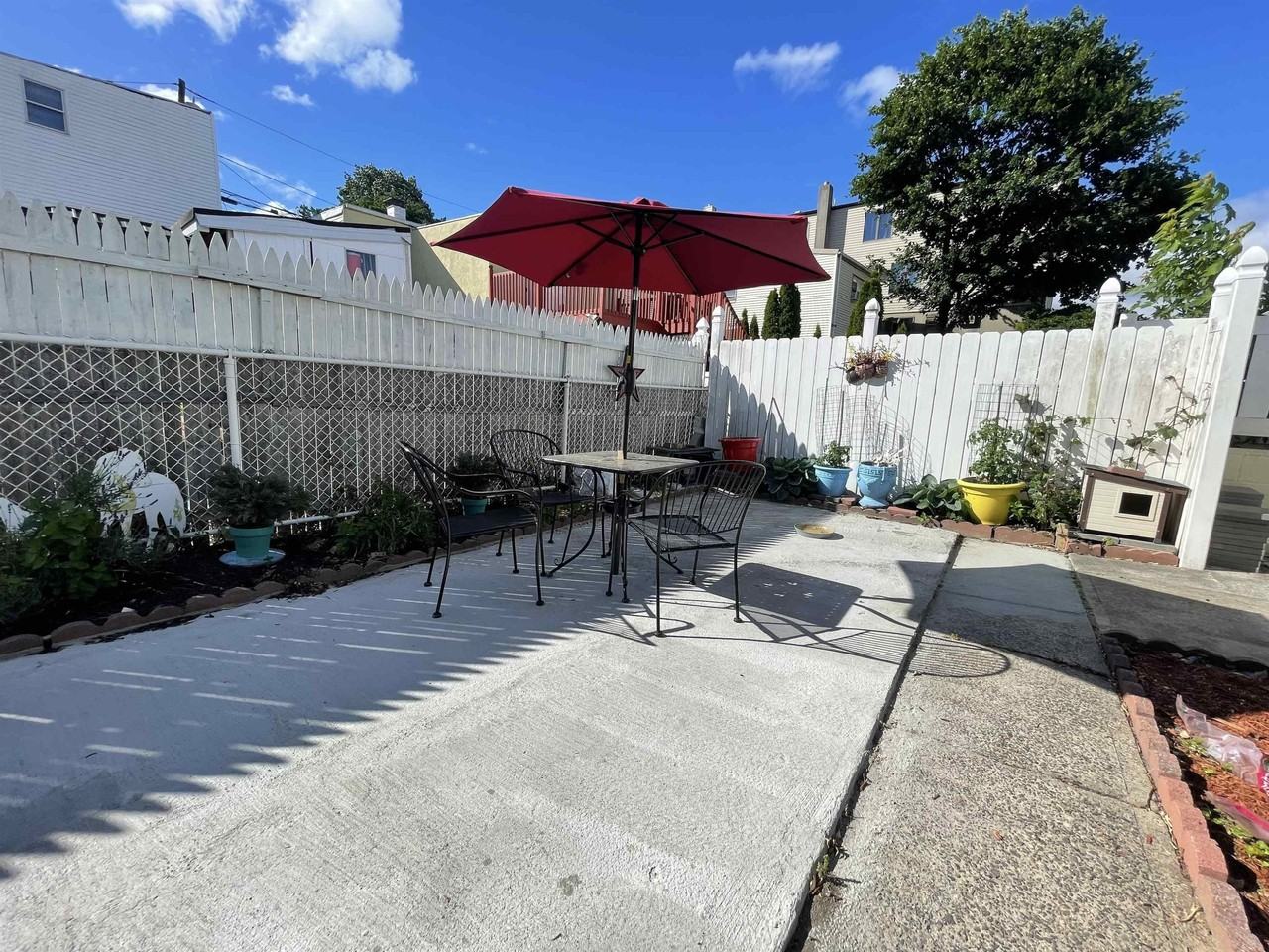 1307 44th St #1 - Photo 3 of 22