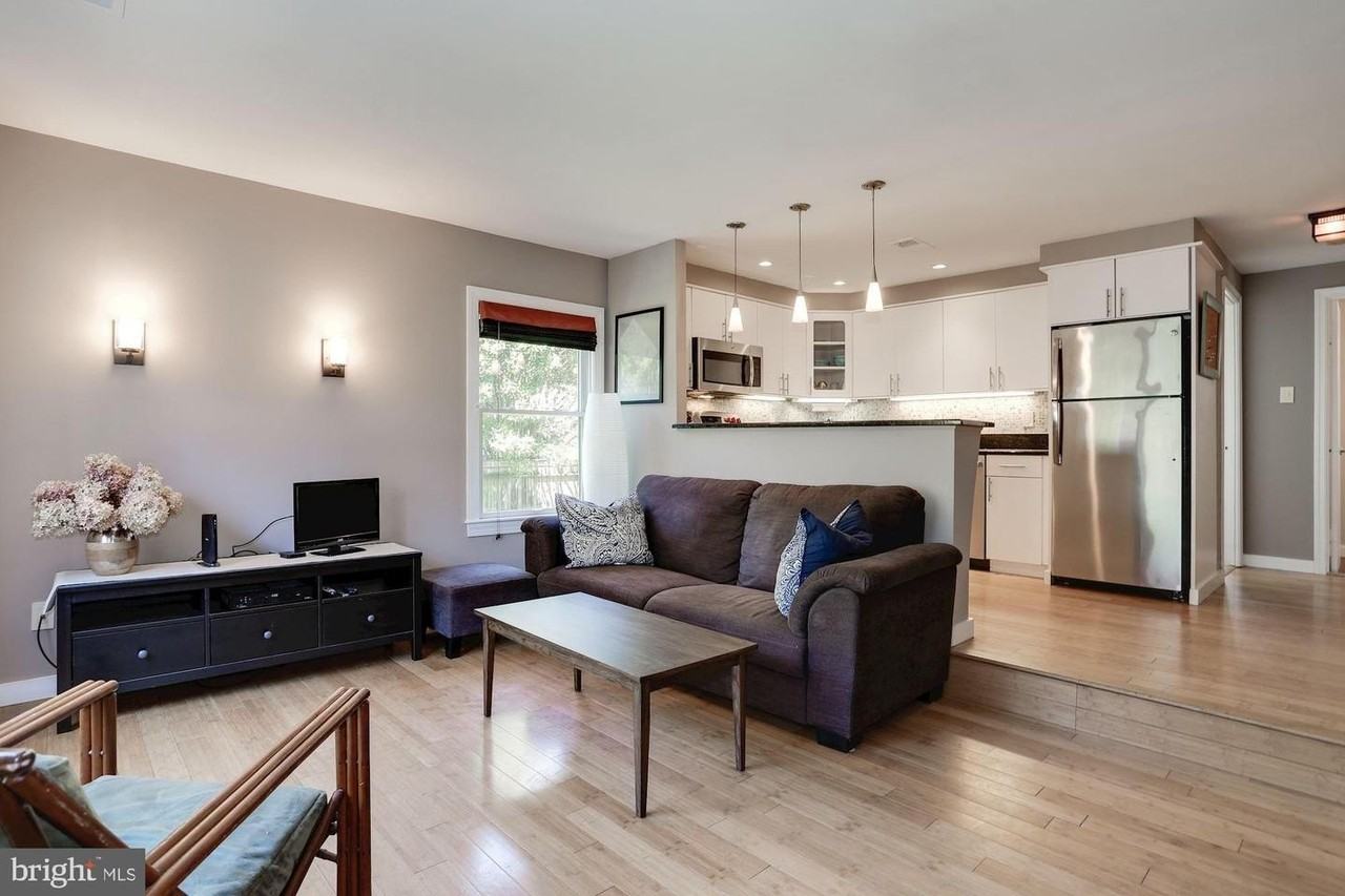 144 N Bedford St - Photo 2 of 36
