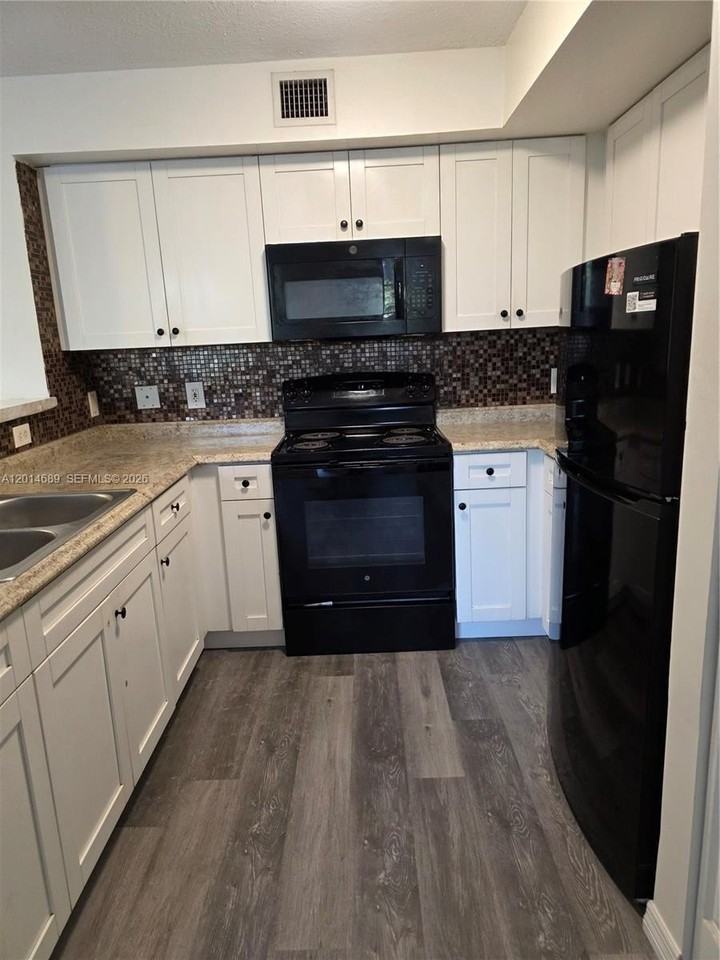 12118 Saint Andrews Pl #205 - Photo 5 of 18