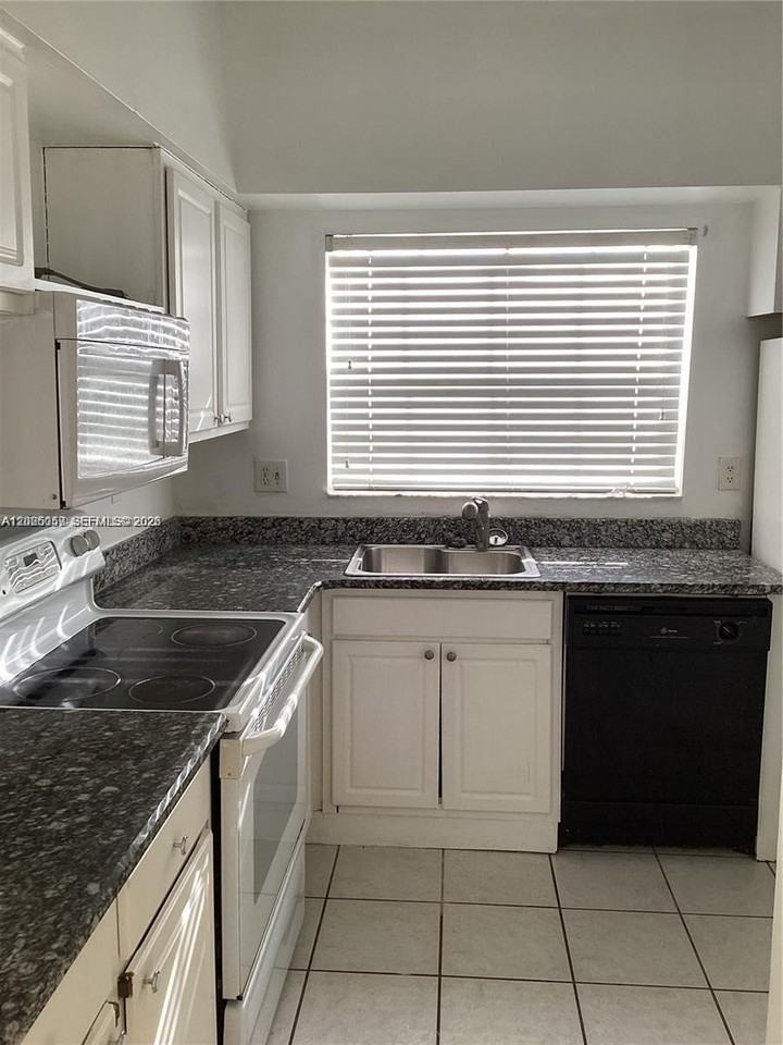 2391 Nw 96th Ter #19M - Photo 2 of 5