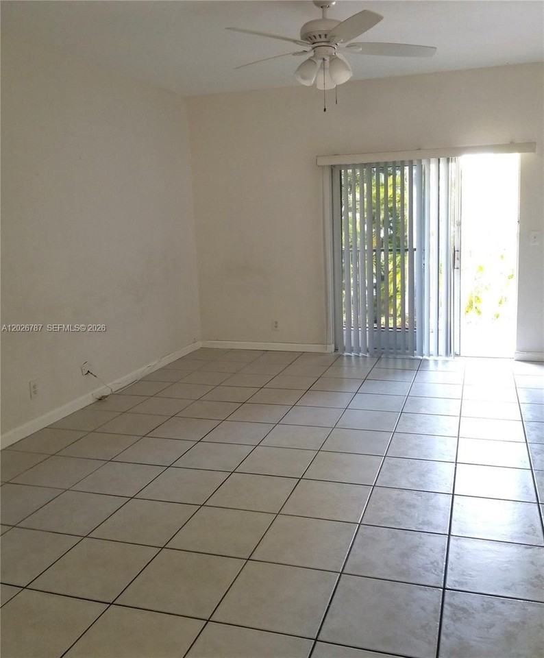 4812 Washington St #7 - Photo 4 of 19