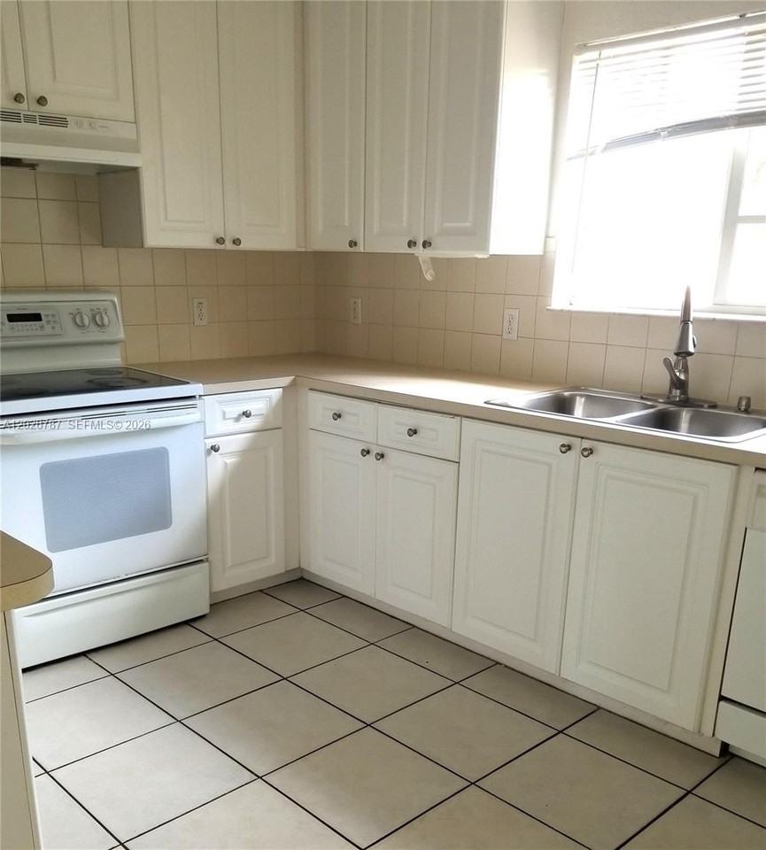4812 Washington St #7 - Photo 6 of 19
