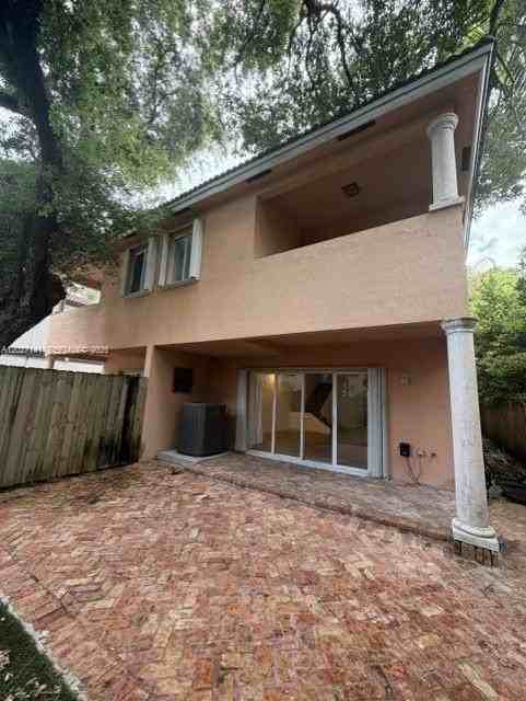 3062 Matilda St #2 - Photo 4 of 13