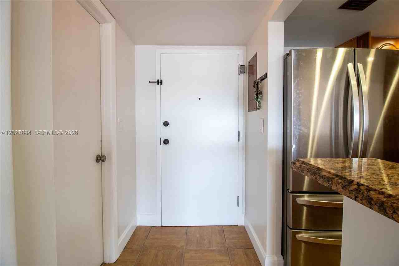 995 Sw 84th Ave #408 - Photo 3 of 38